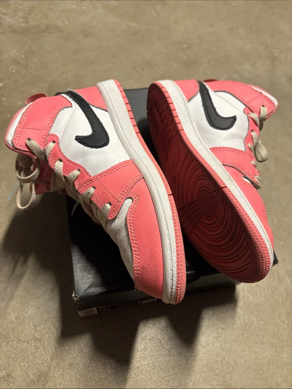 Nike Jordan 1 Mid shoes
